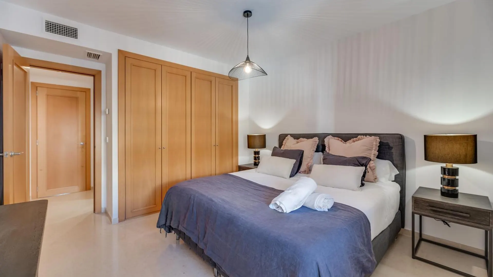 Apartment Vacation Marbella I The Sunrise Golden Mile Flat, Next To Convention Center, Recently Refurbished, Prime Location, 300M To The Beach