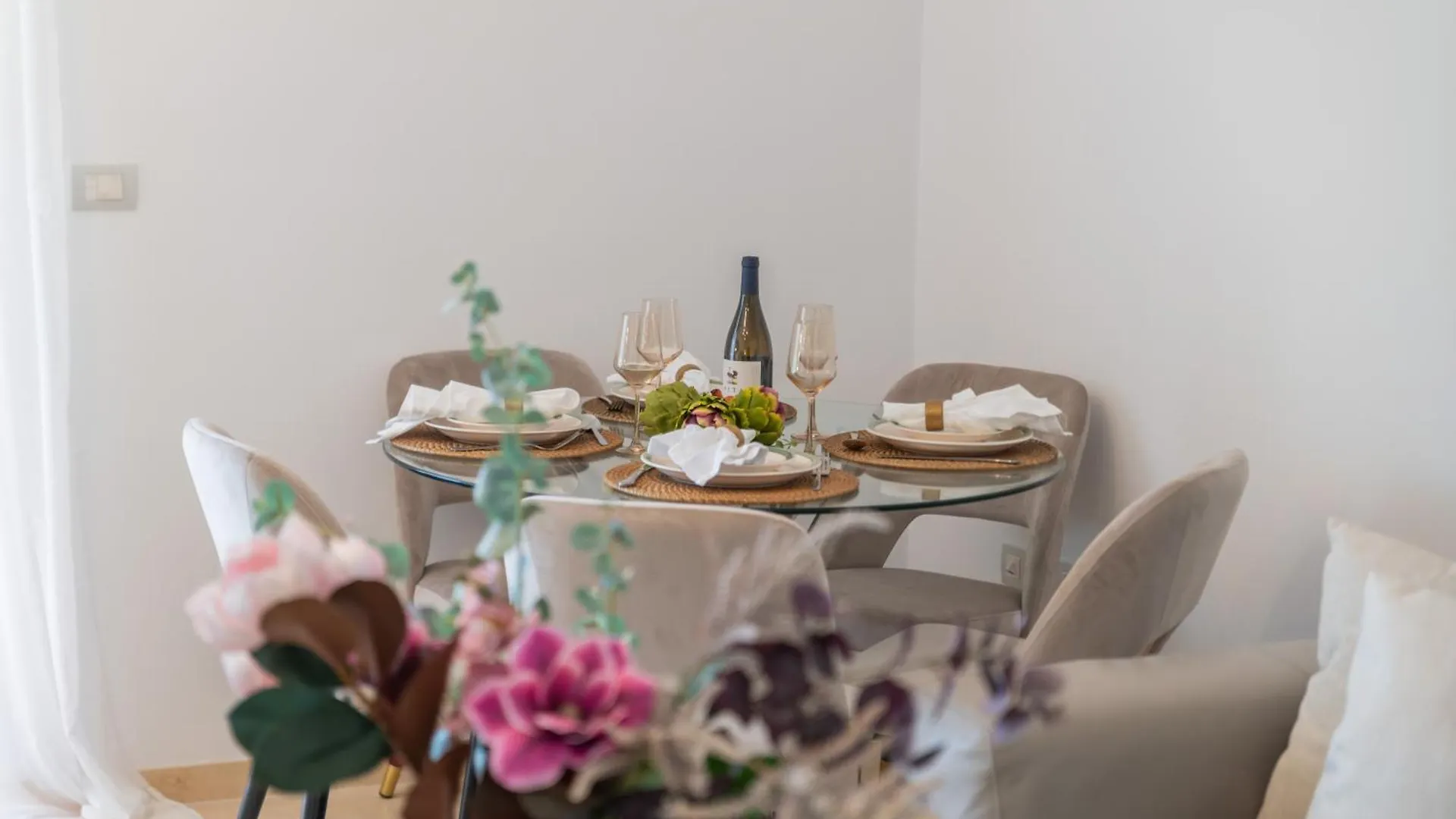 Vacation Marbella I The Sunrise Golden Mile Flat, Next To Convention Center, Recently Refurbished, Prime Location, 300M To The Beach Apartment