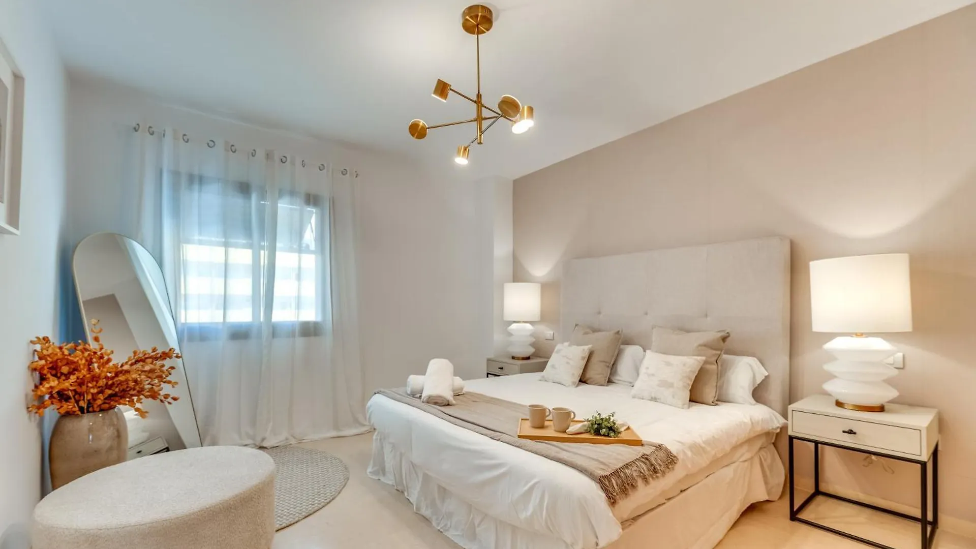 Apartment Vacation Marbella I The Sunrise Golden Mile Flat, Next To Convention Center, Recently Refurbished, Prime Location, 300M To The Beach
