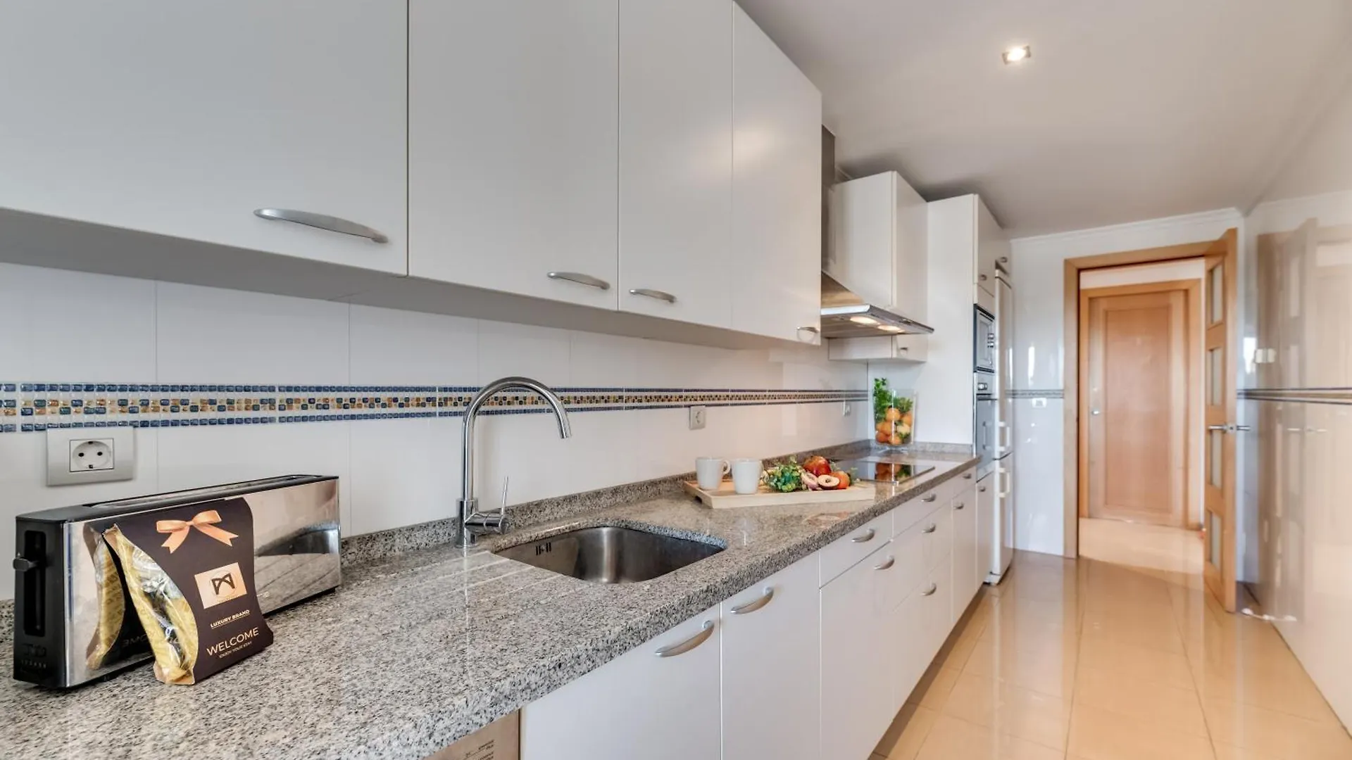 Vacation Marbella I The Sunrise Golden Mile Flat, Next To Convention Center, Recently Refurbished, Prime Location, 300M To The Beach Apartment