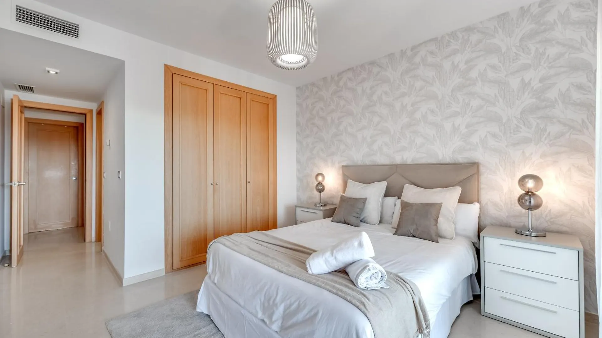 Apartment Vacation Marbella I The Sunrise Golden Mile Flat, Next To Convention Center, Recently Refurbished, Prime Location, 300M To The Beach