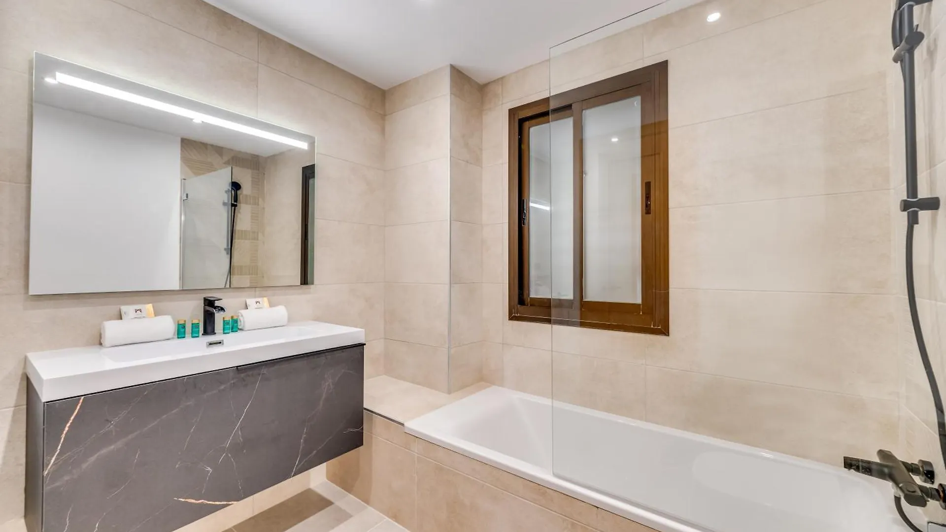 Vacation Marbella I The Sunrise Golden Mile Flat, Next To Convention Center, Recently Refurbished, Prime Location, 300M To The Beach Apartment