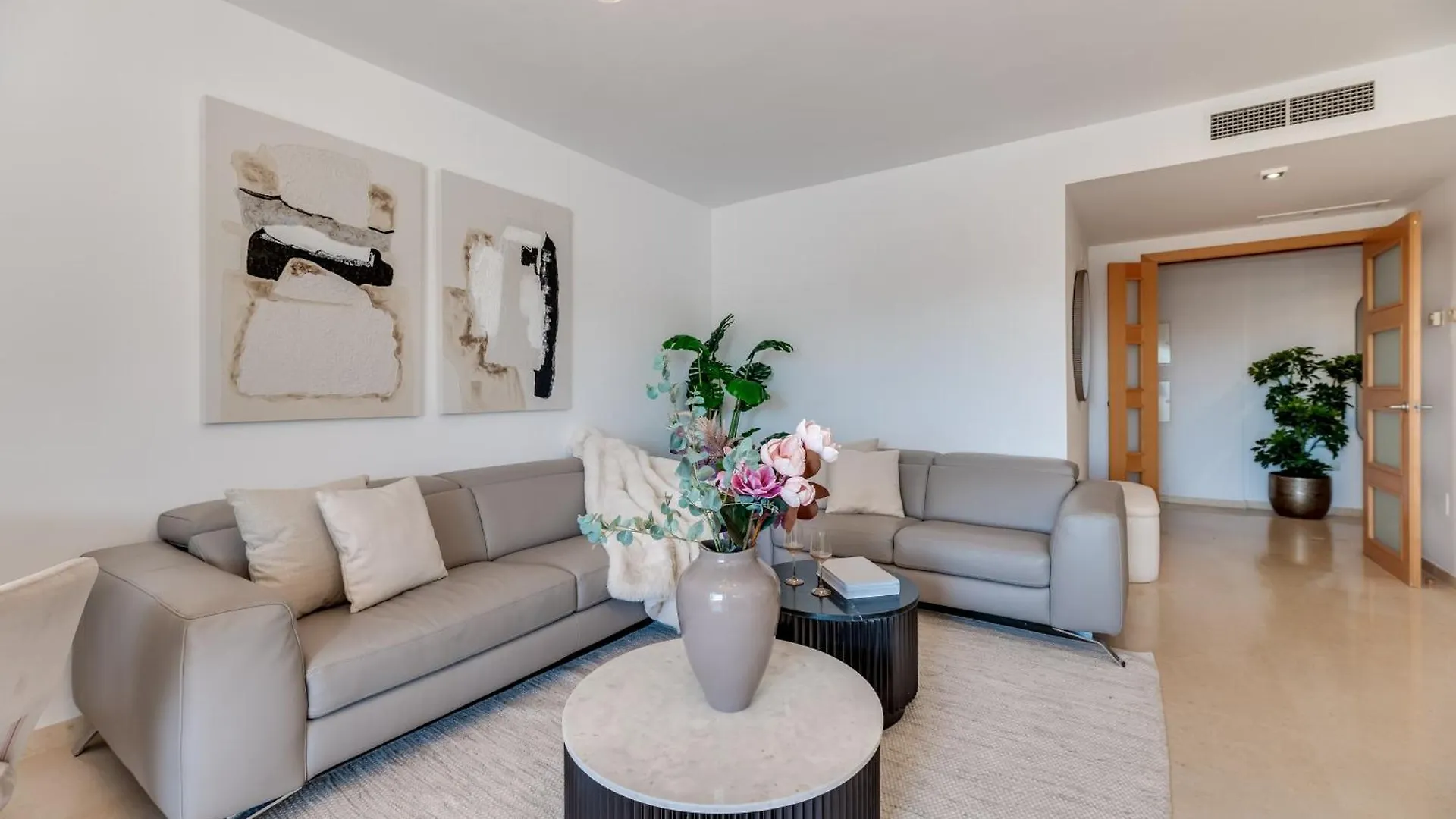 Apartment Vacation Marbella I The Sunrise Golden Mile Flat, Next To Convention Center, Recently Refurbished, Prime Location, 300M To The Beach Spain