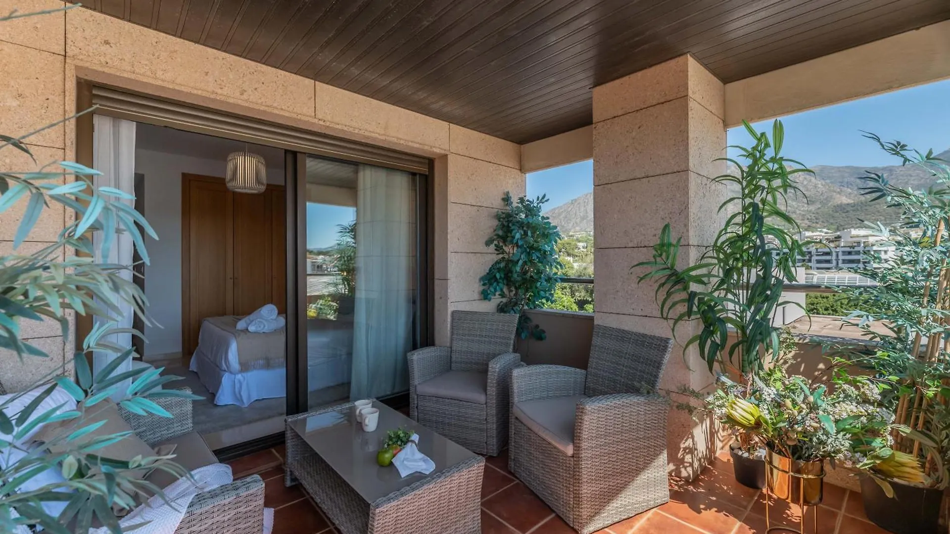 Vacation Marbella I The Sunrise Golden Mile Flat, Next To Convention Center, Recently Refurbished, Prime Location, 300M To The Beach Apartment